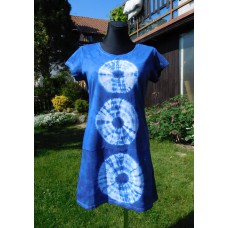 šaty krátké - modrá batika s koly do vel. 2XL
